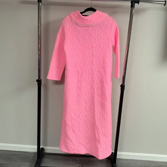 Pink Embroidered Robe Vintage | Intimates & Sleepwear | Vintage Pink Quilted Embroidered ...